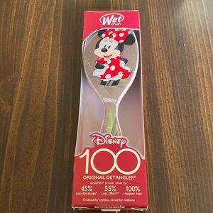 Disney’s Limited Edition Minnie Mouse Wet Brush